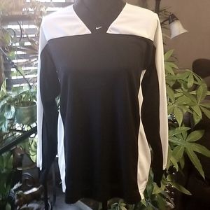 V neck Nike long Sleeve shirt M